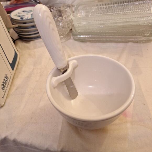 Temptations by Tara Woodland White Pedestal Bowl w/Spreader - Picture 1 of 5